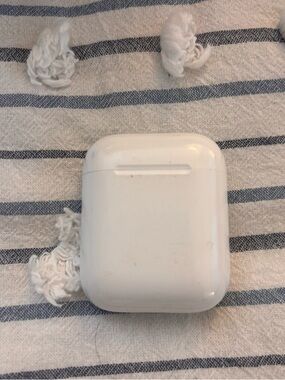 Airpod Earbud Charging Case - White